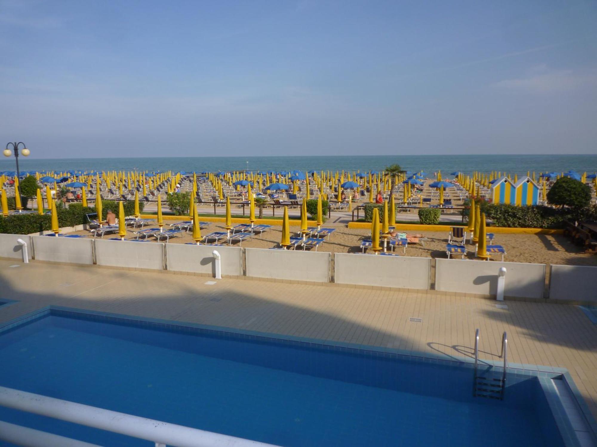 Semiramis Apartment Lido di Jesolo Bagian luar foto