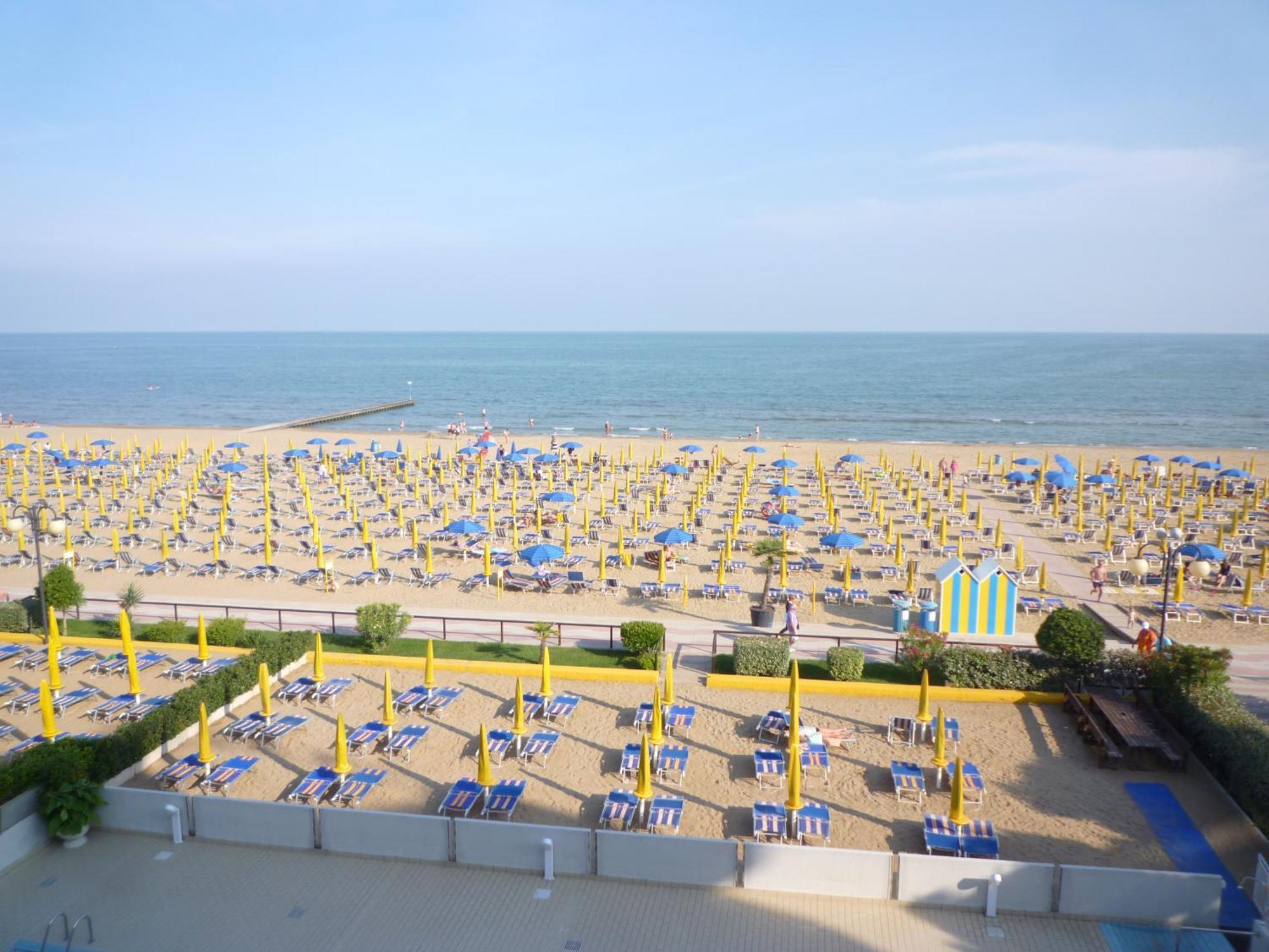 Semiramis Apartment Lido di Jesolo Bagian luar foto